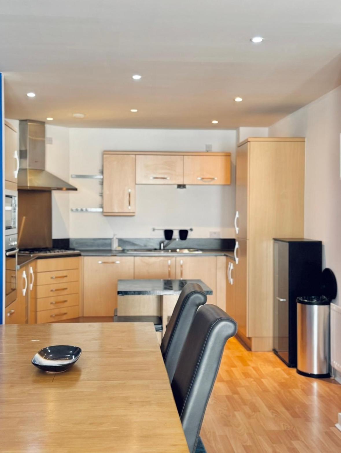 Modern Two Bedroom Apartments EDI Eksteriør billede